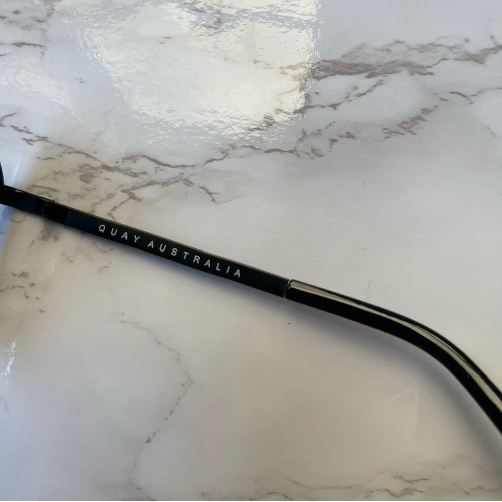 Quay Australia Vivienne Sunglasses Sunnies Black Oversized - Picture 7 of 9